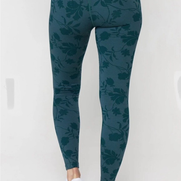 Spiritual Gangster Leggings - Picture 2 of 4